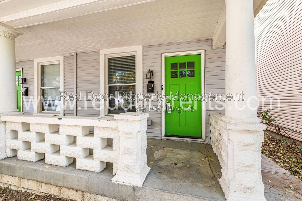 245 N Beville Ave - Photo 4 of 27
