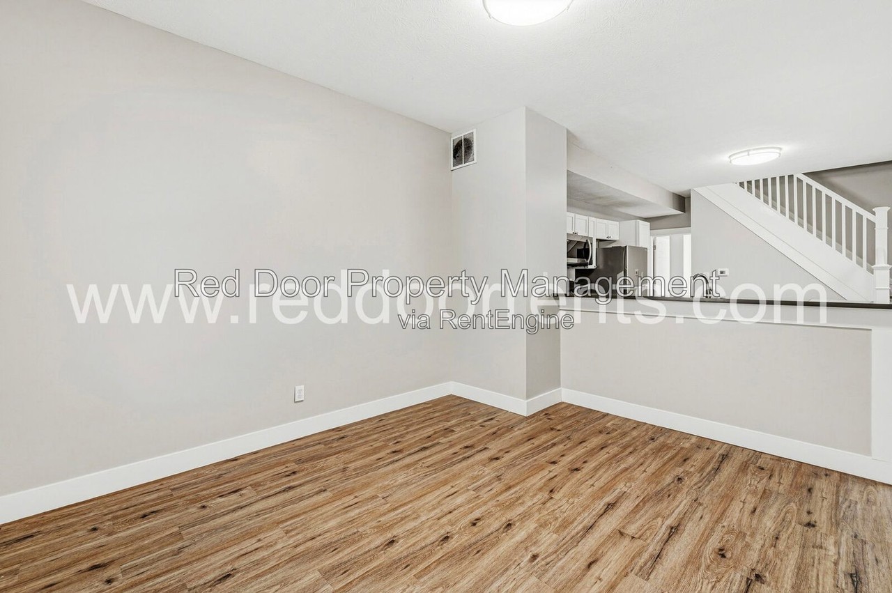 245 N Beville Ave - Photo 5 of 27