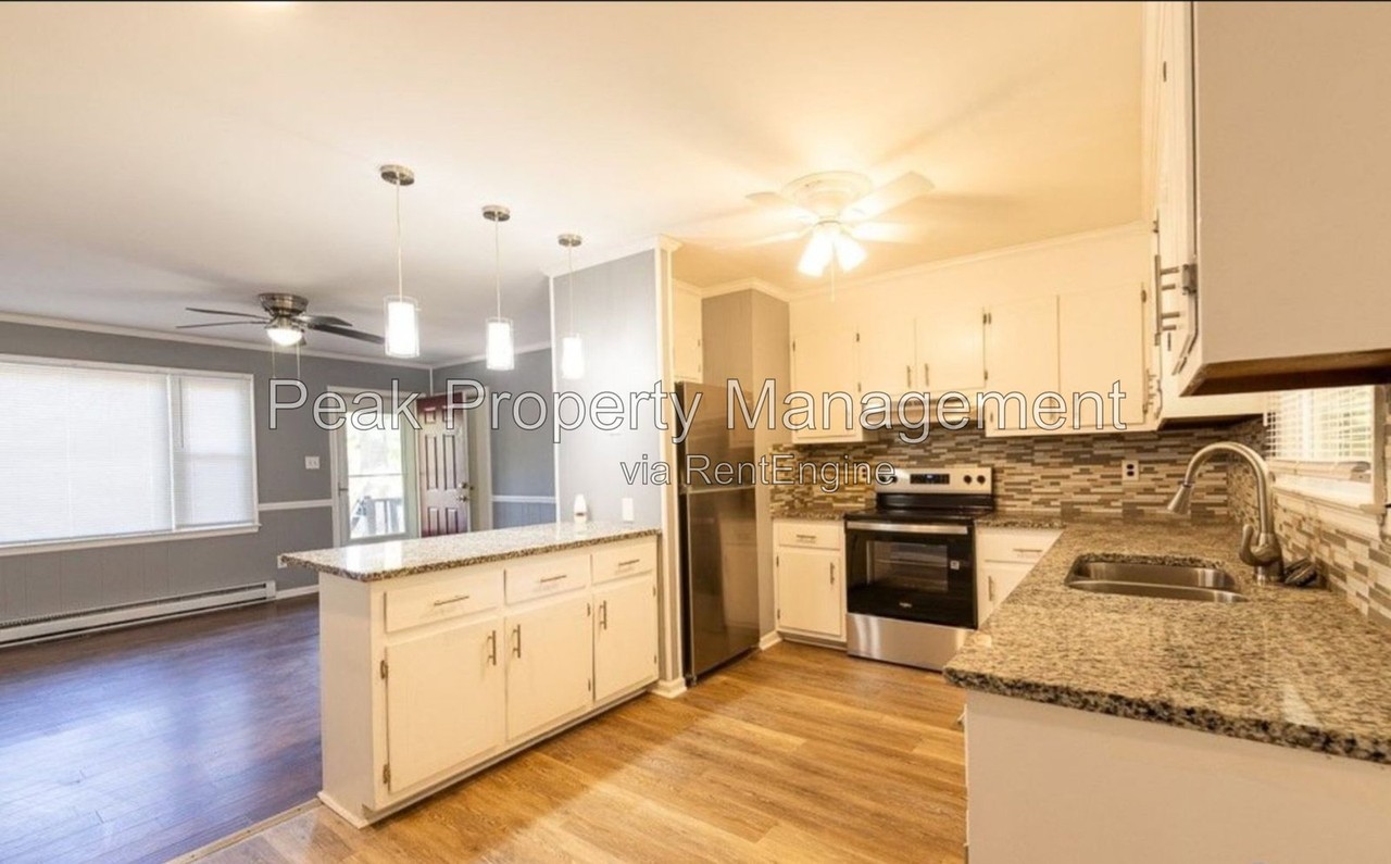 1800 Dinwiddie Ave - Photo 3 of 12