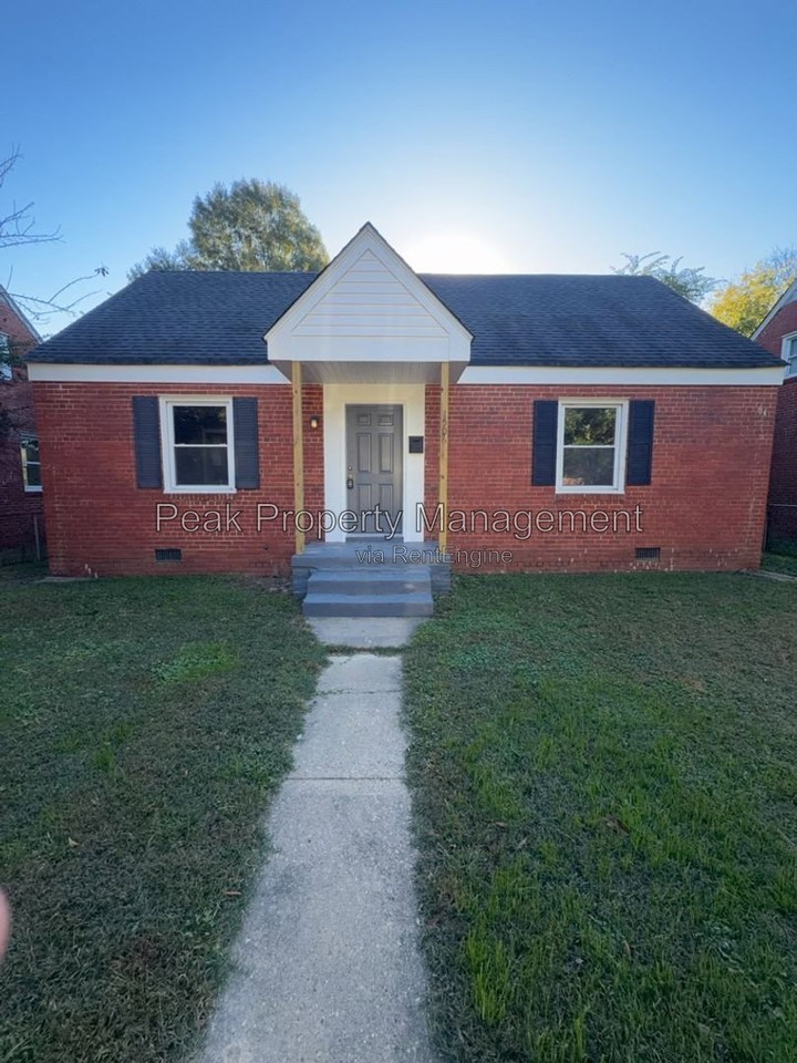 1506 Bowen St - Photo 2 of 10