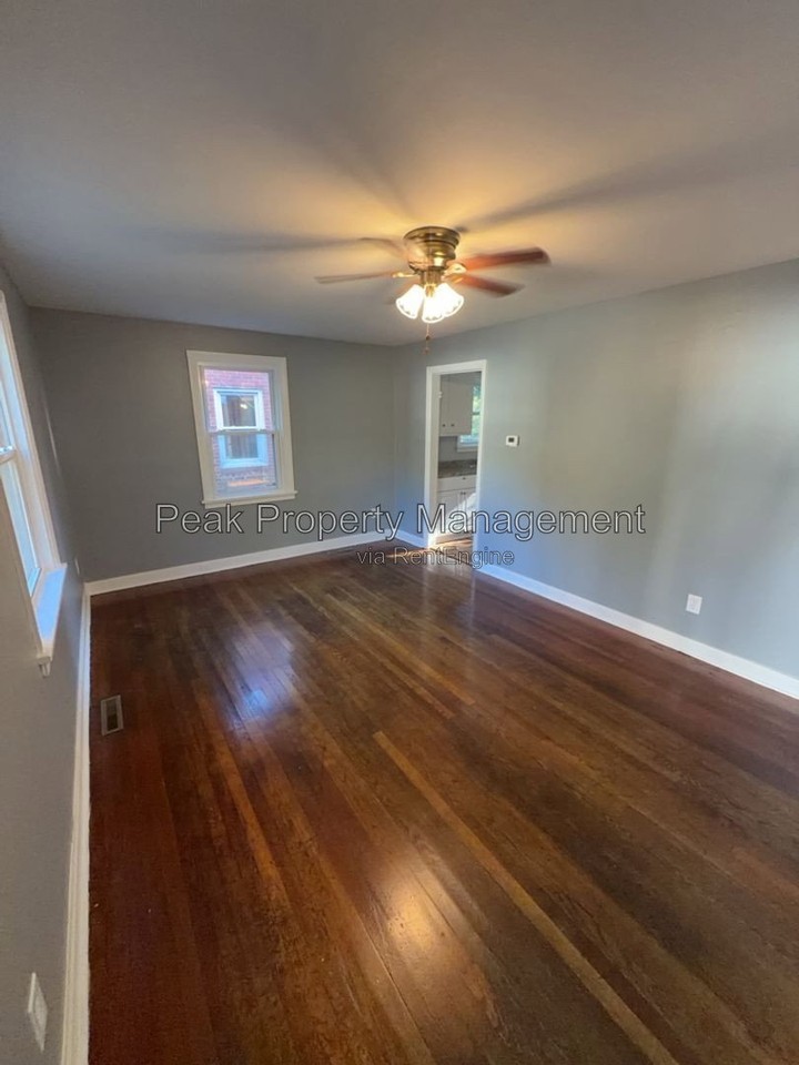 1506 Bowen St - Photo 3 of 10