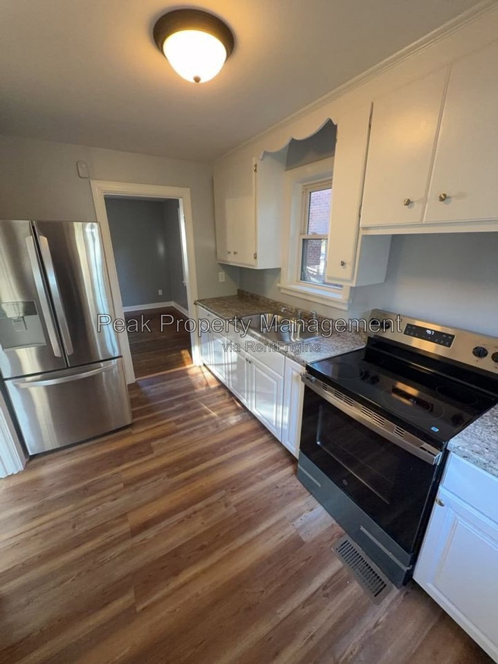 1506 Bowen St - Photo 5 of 10