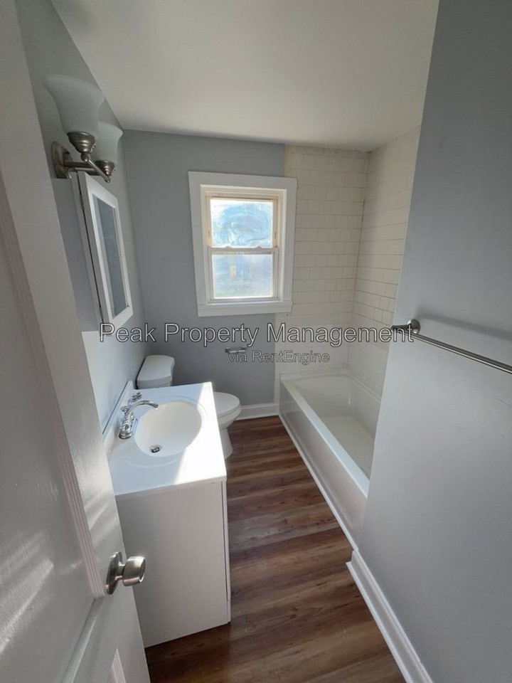 1506 Bowen St - Photo 6 of 10
