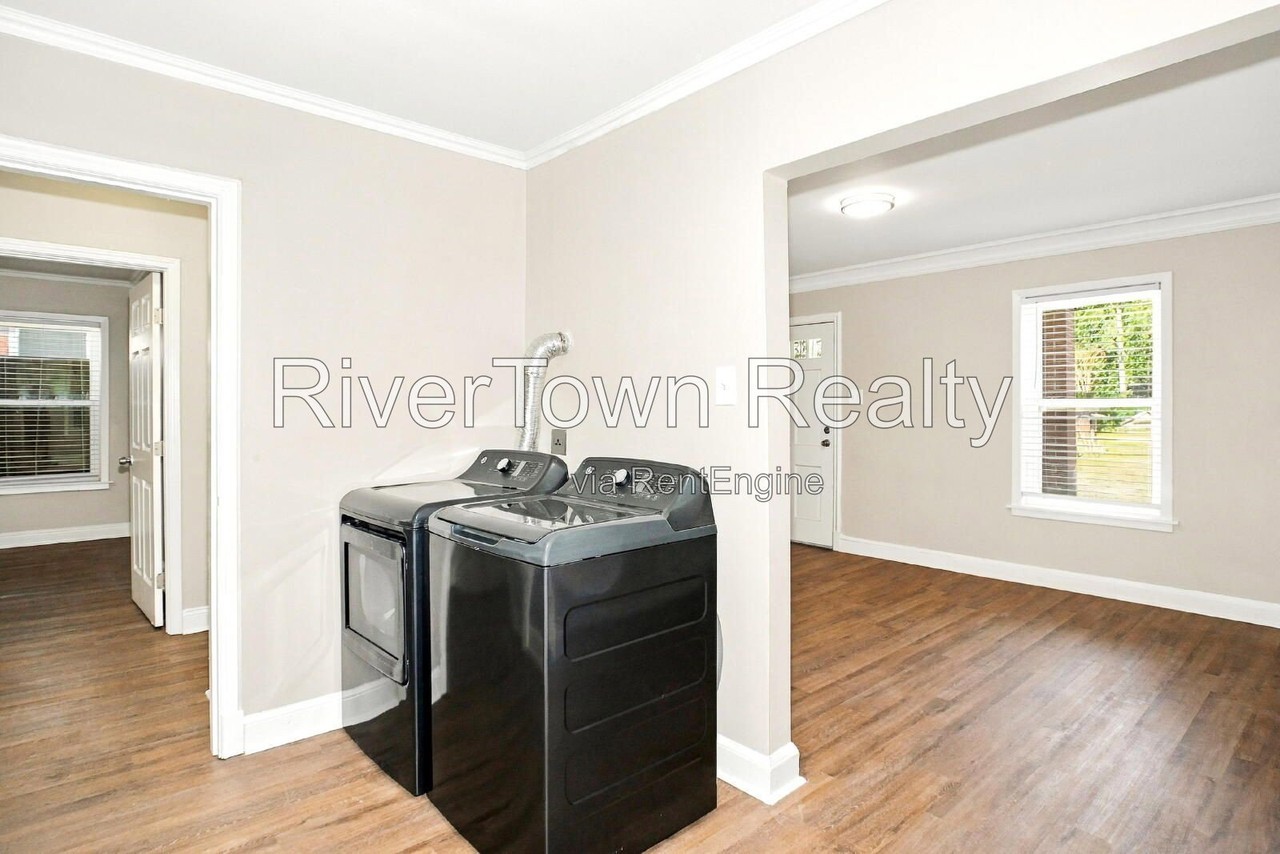 3589 Marion Ave - Photo 3 of 17