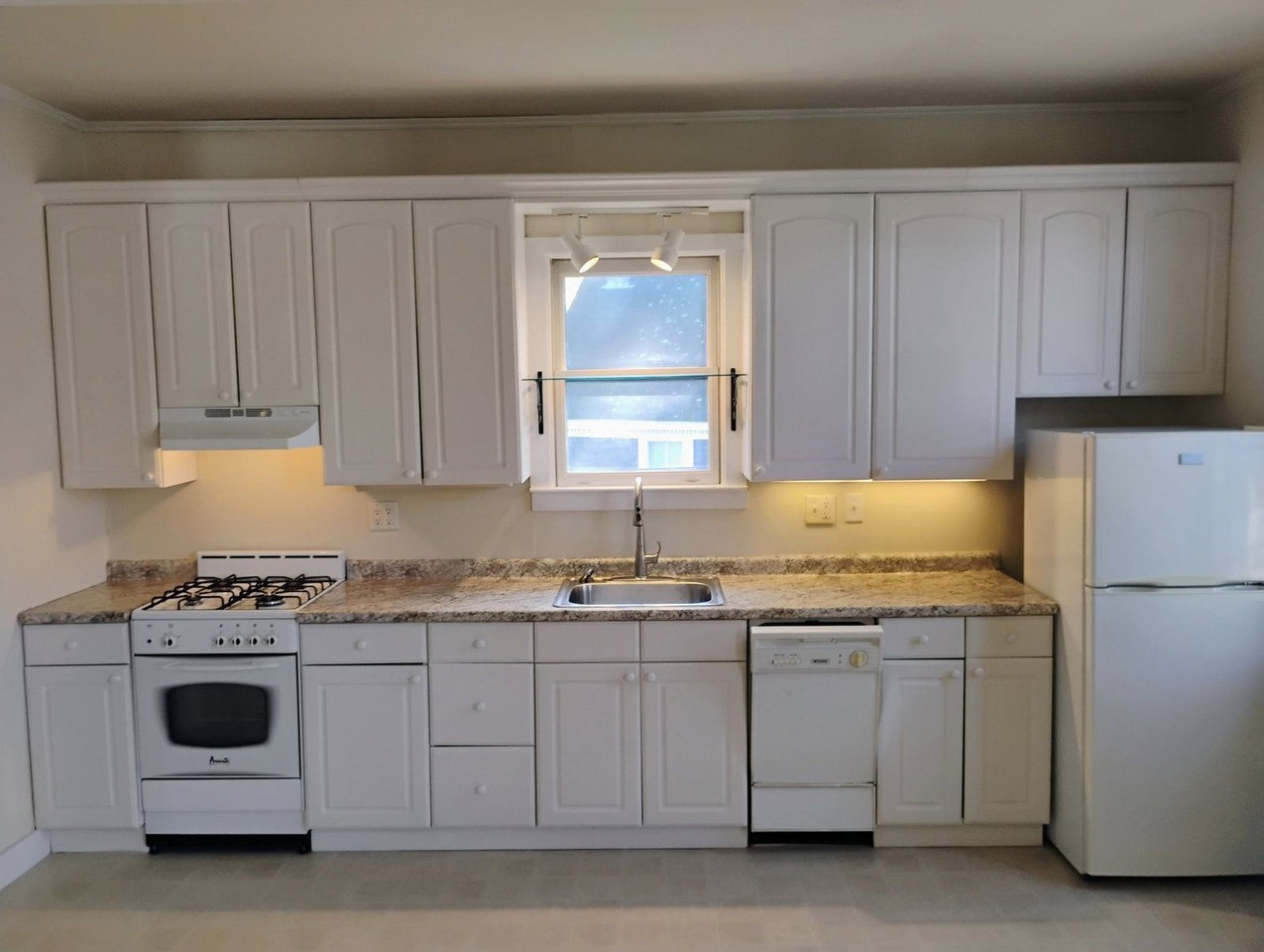 473 Middle St #3 - Photo 7 of 26
