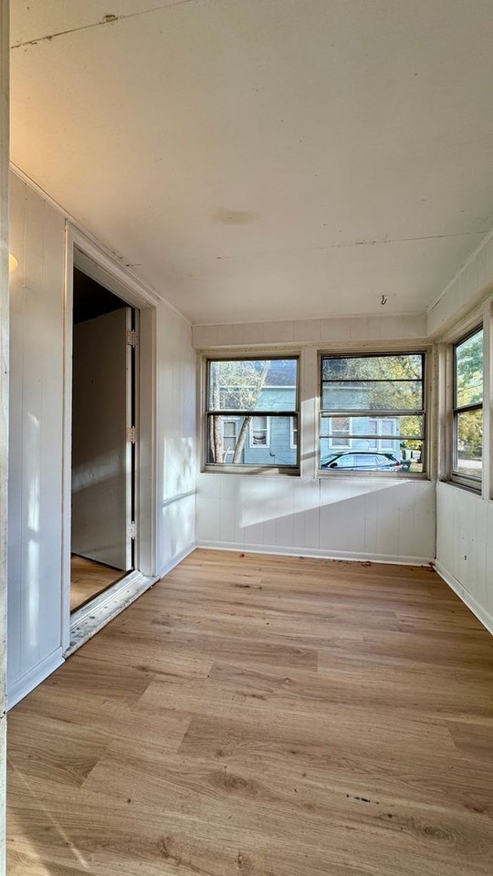 1373 Kenneth St - Photo 2 of 15