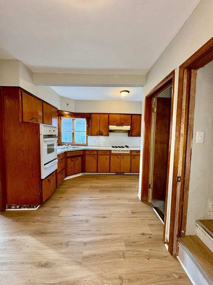 1373 Kenneth St - Photo 6 of 15