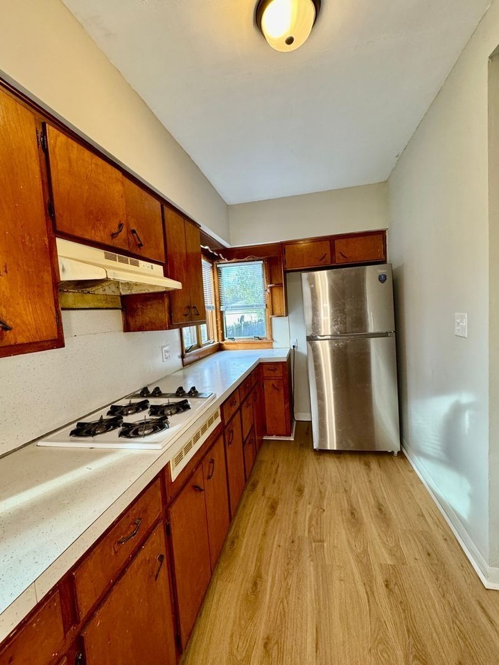 1373 Kenneth St - Photo 7 of 15