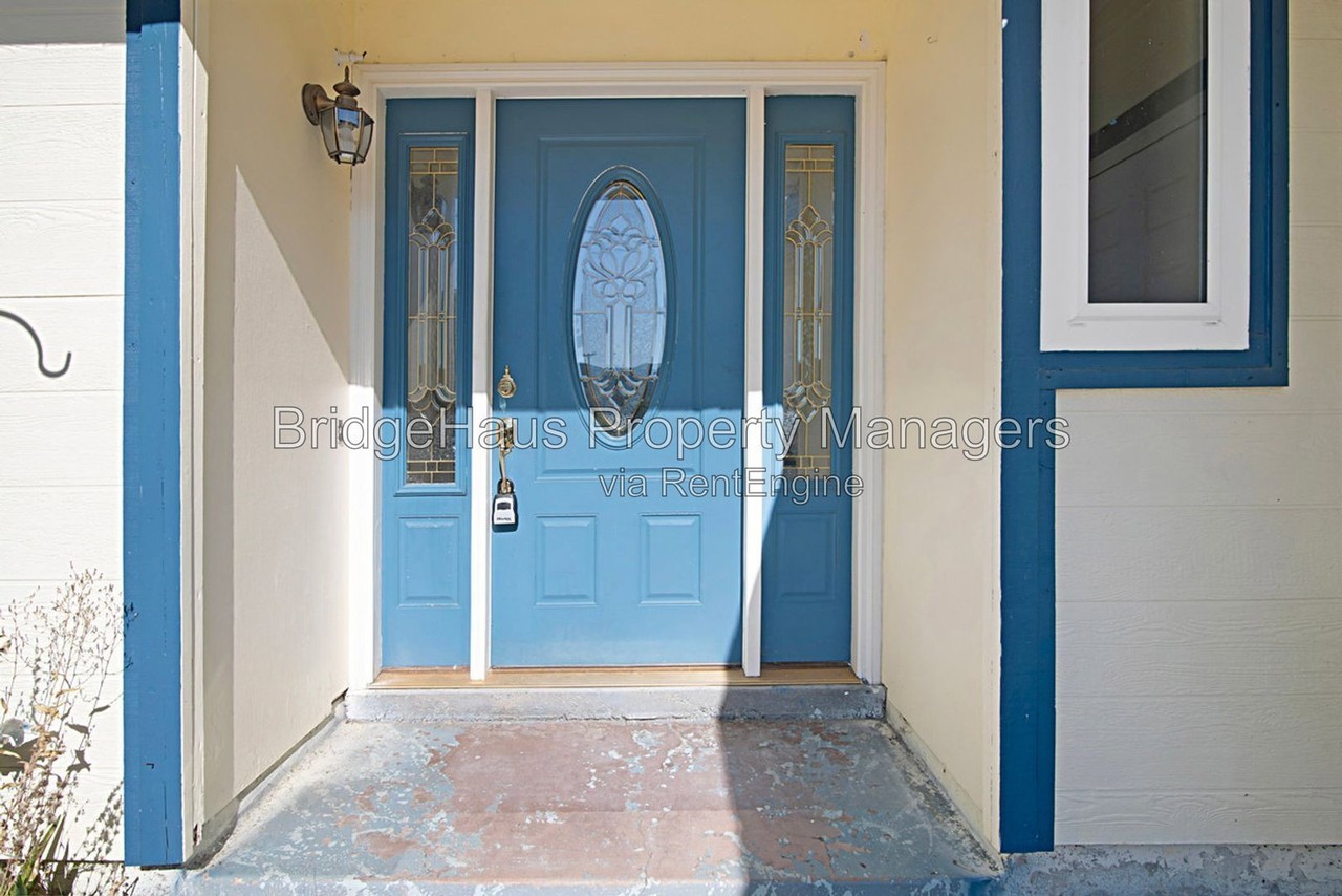 13022 Neddick Ave - Photo 4 of 33