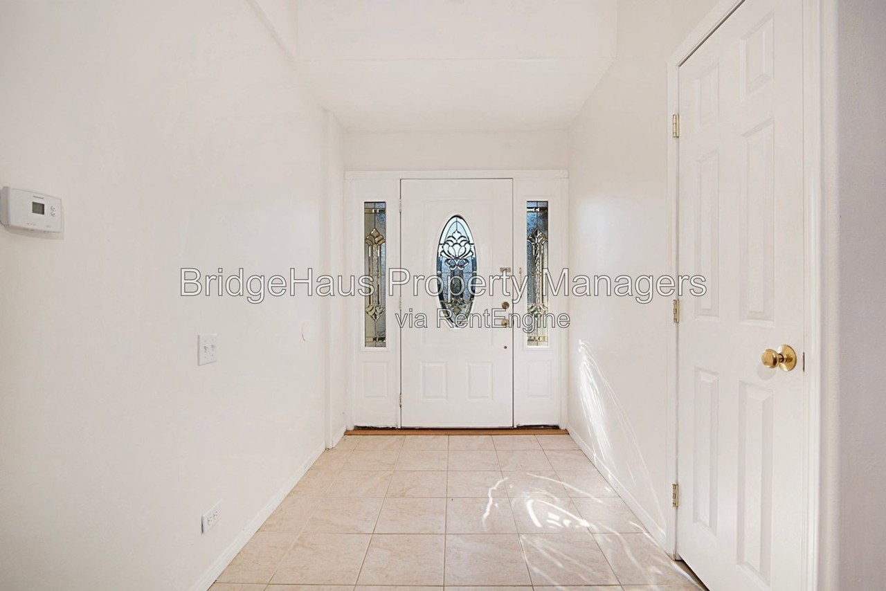 13022 Neddick Ave - Photo 6 of 33