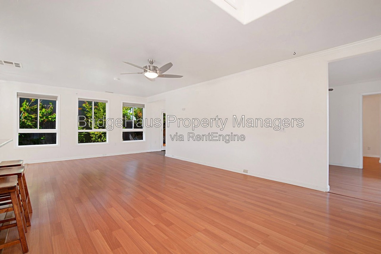 13022 Neddick Ave - Photo 7 of 33