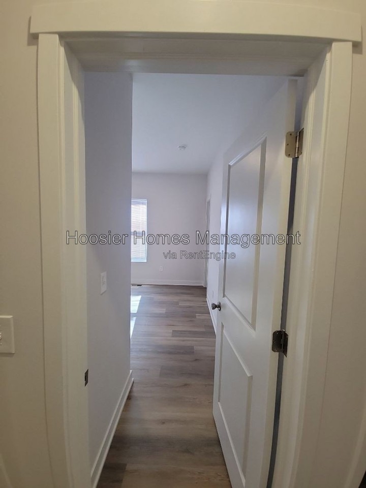 4464 Caroline Ave #4466 - Photo 5 of 21