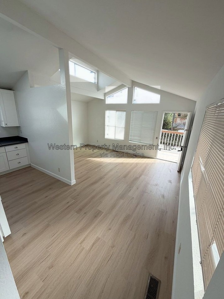 801 Estates Dr - Photo 2 of 8