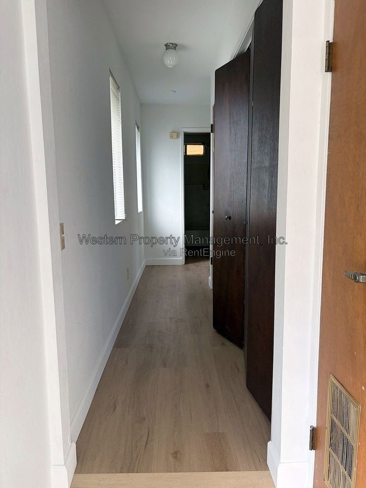 801 Estates Dr - Photo 5 of 8