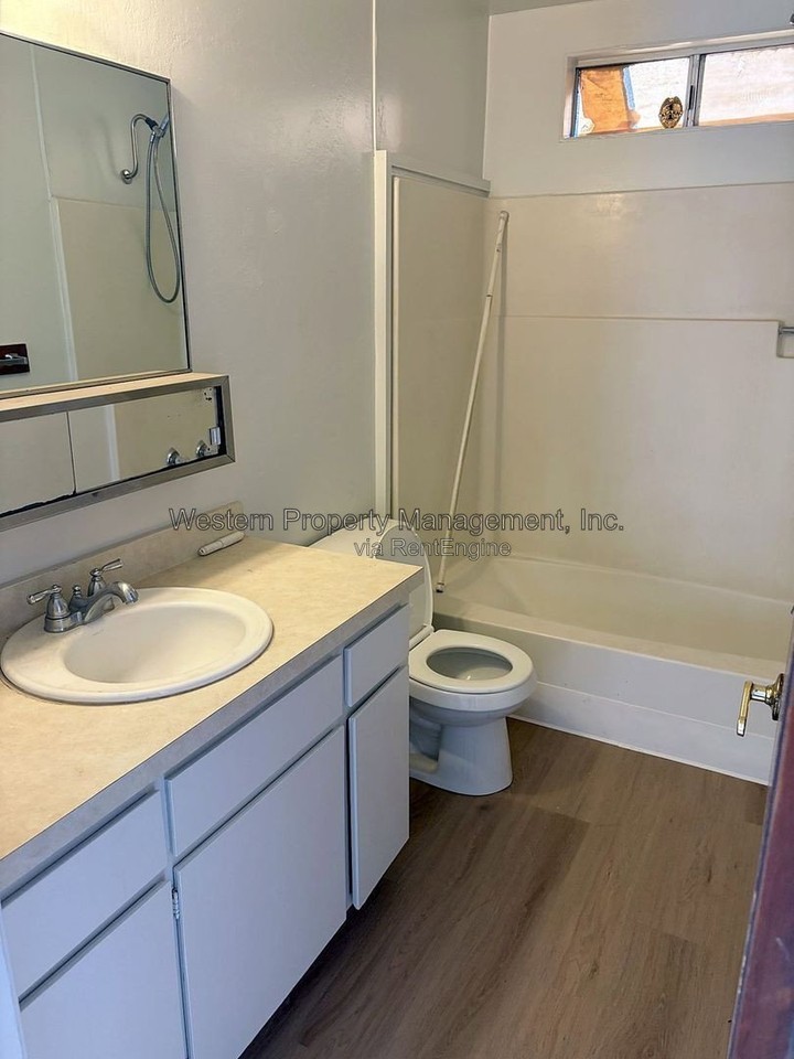 801 Estates Dr - Photo 6 of 8