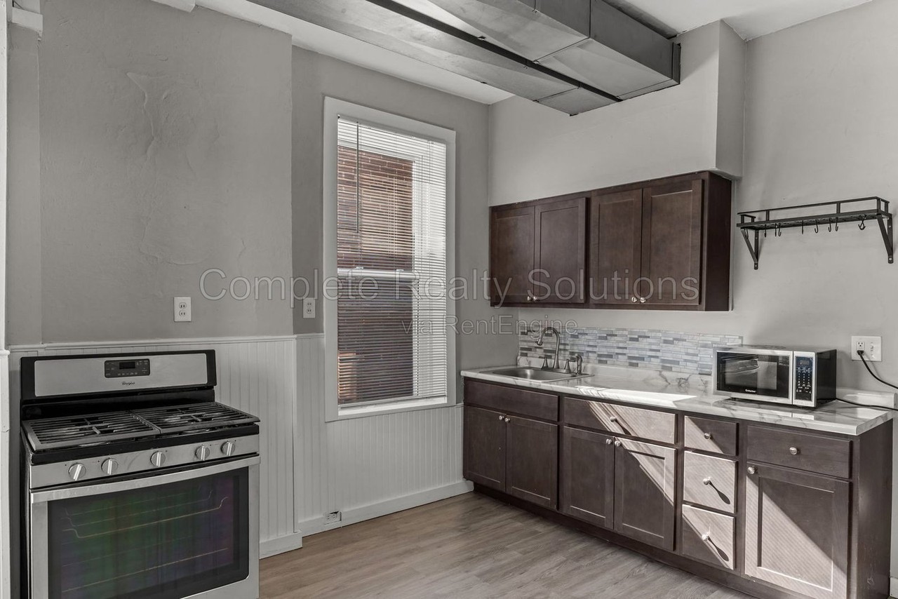 4652 Alaska Ave #A - Photo 2 of 27