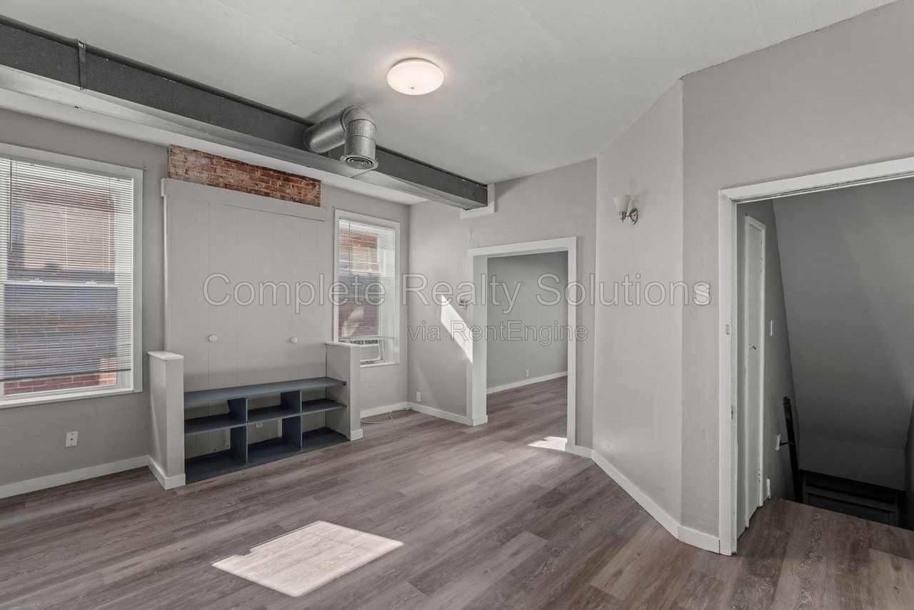 4652 Alaska Ave #A - Photo 3 of 27