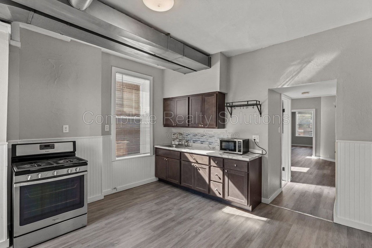 4652 Alaska Ave #A - Photo 4 of 27