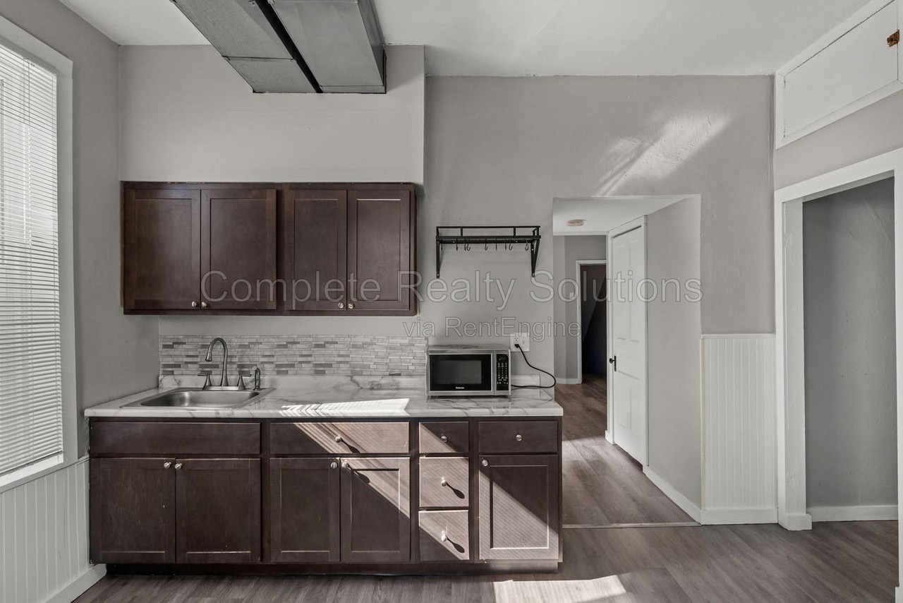 4652 Alaska Ave #A - Photo 5 of 27