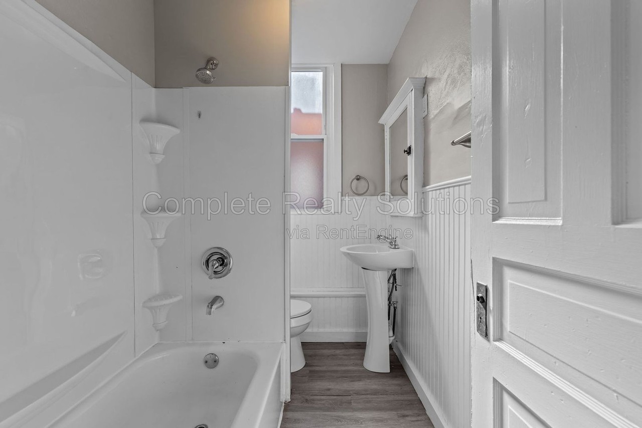 4652 Alaska Ave #A - Photo 6 of 27