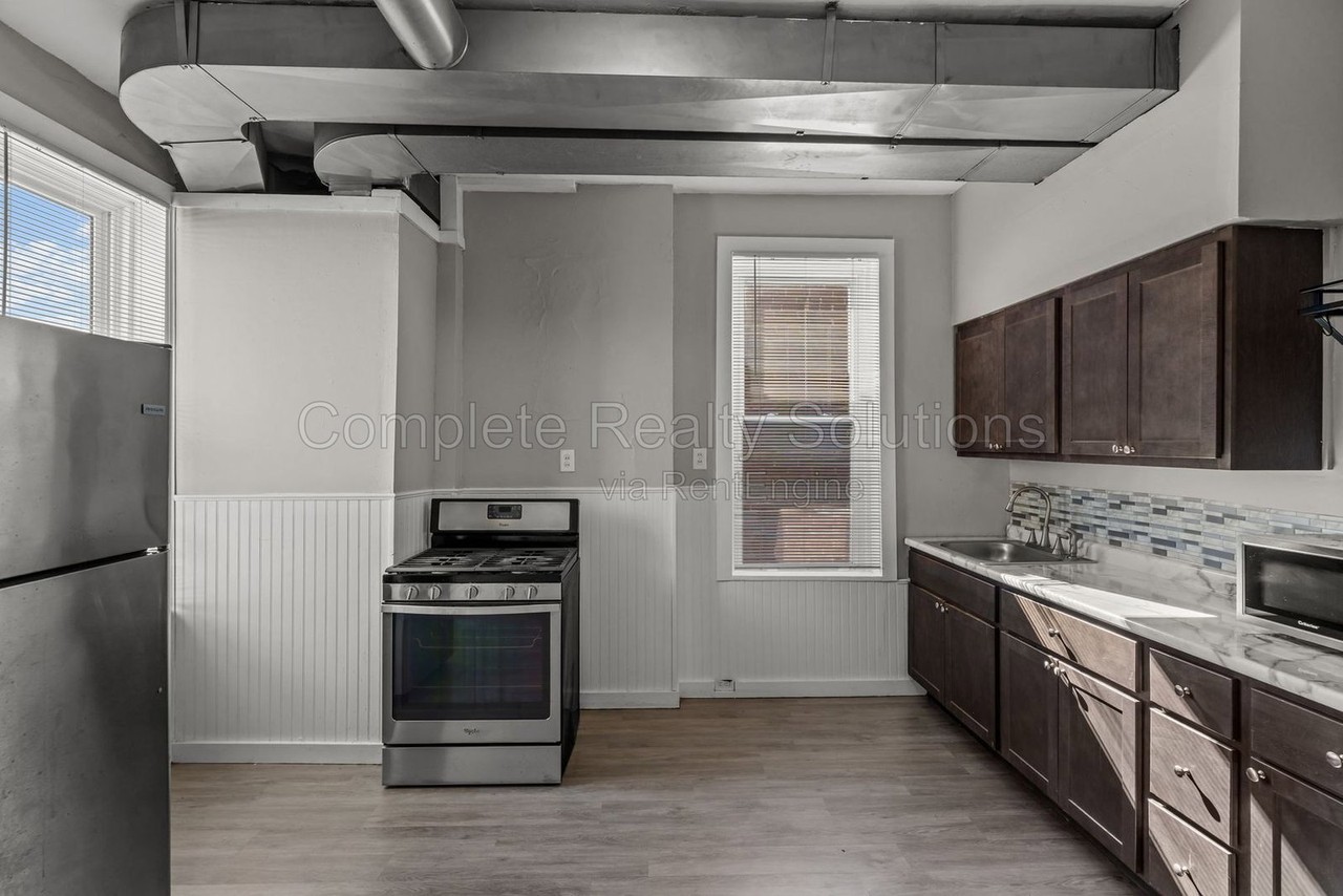 4652 Alaska Ave #A - Photo 7 of 27
