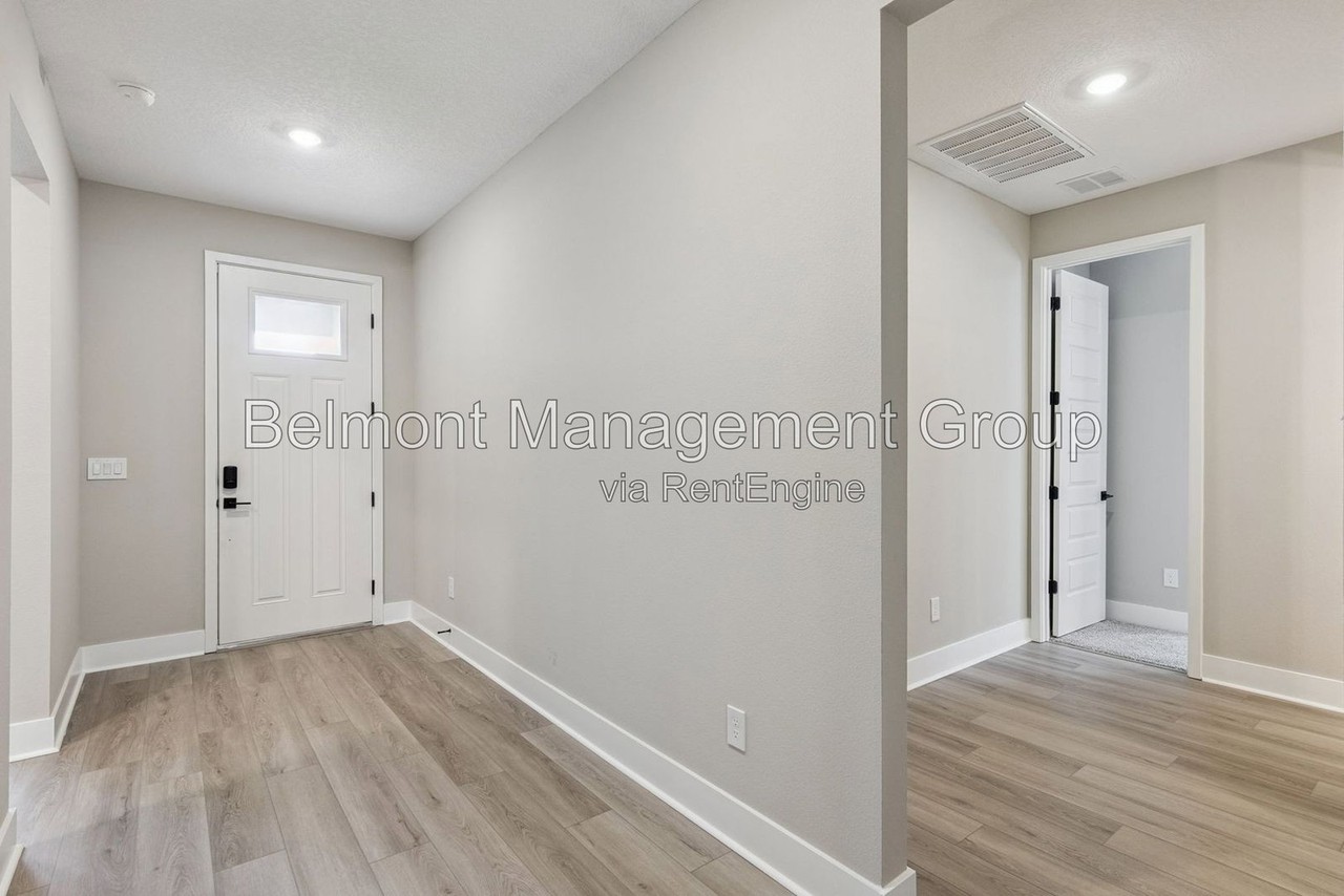 1001 British Cir - Photo 4 of 42