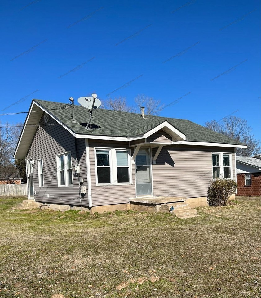 416 W Elm St - Photo 2 of 16