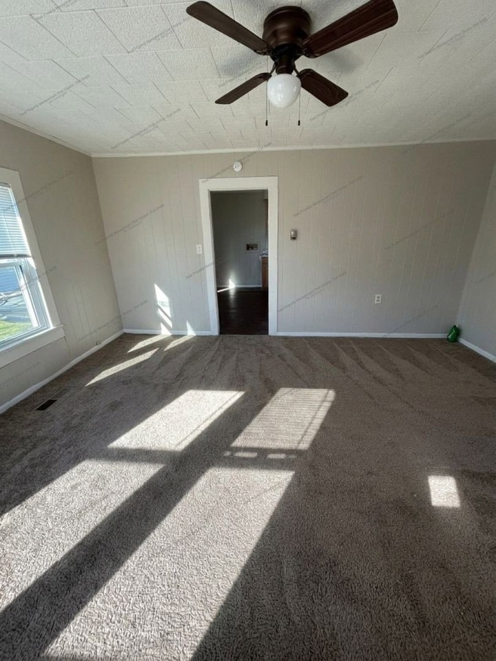 416 W Elm St - Photo 5 of 16