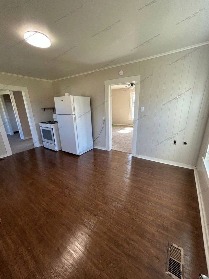 416 W Elm St - Photo 6 of 16