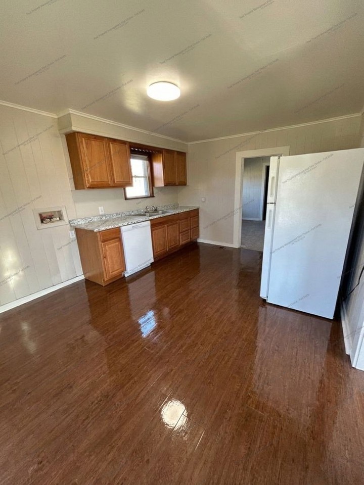 416 W Elm St - Photo 7 of 16
