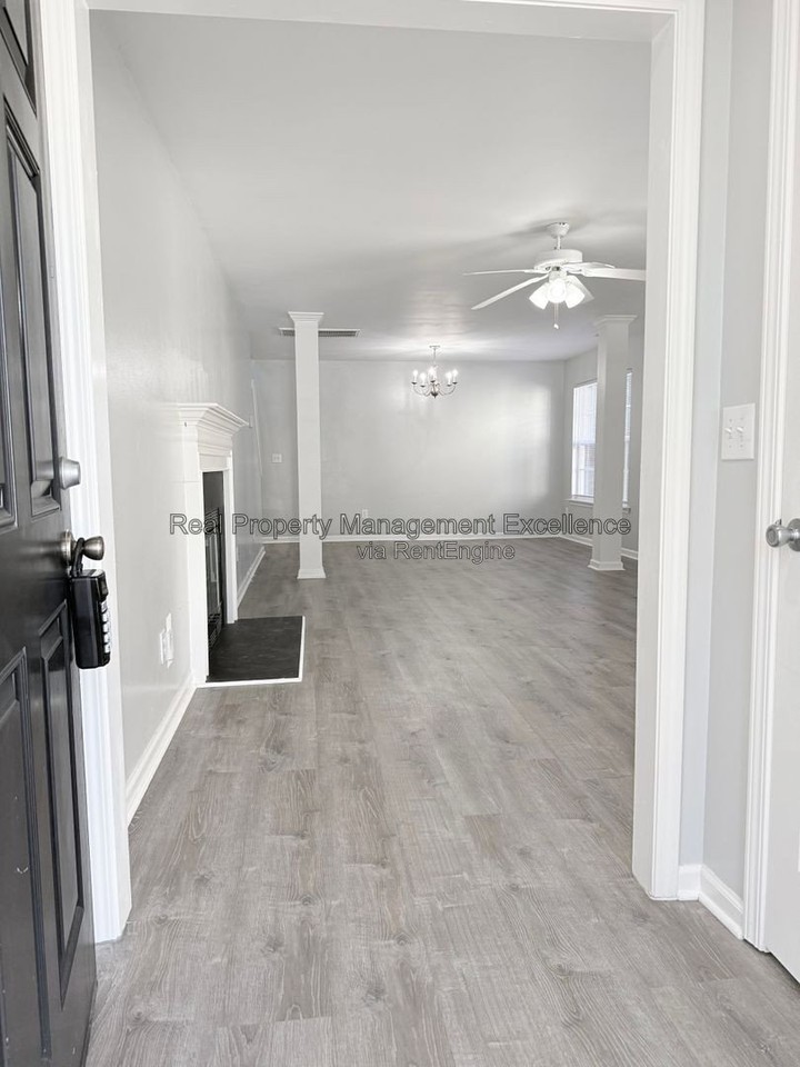 128 River Pearl St - Photo 2 of 49