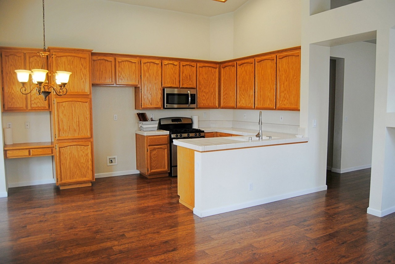 1667 Luton Dr - Photo 4 of 14