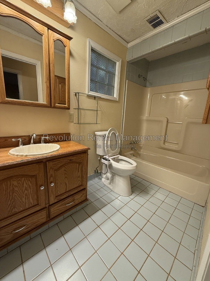 127 Carrollwood Dr - Photo 2 of 11