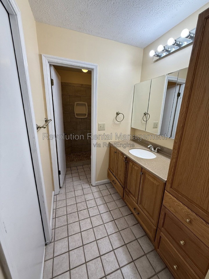 127 Carrollwood Dr - Photo 3 of 11