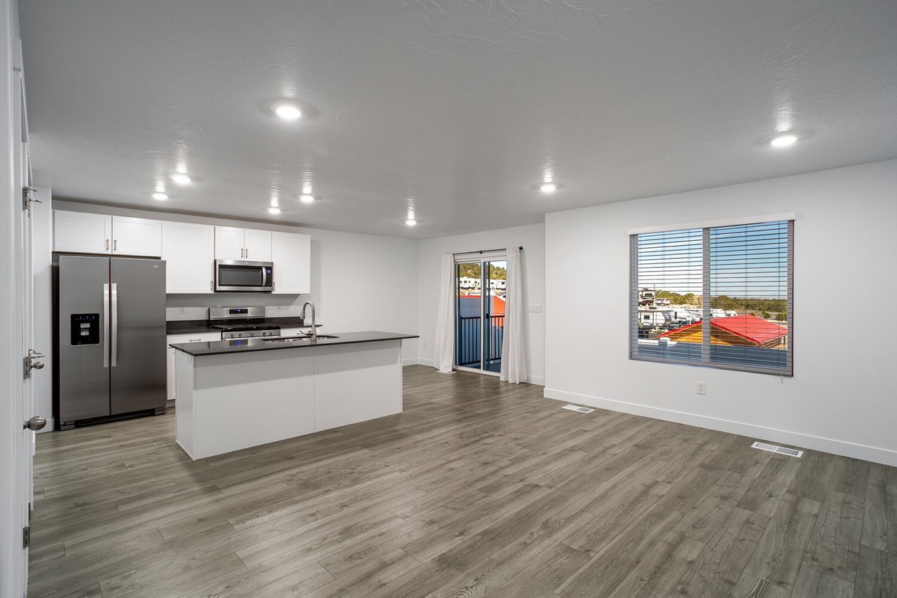 2932 W Ezra Dr - Photo 2 of 4