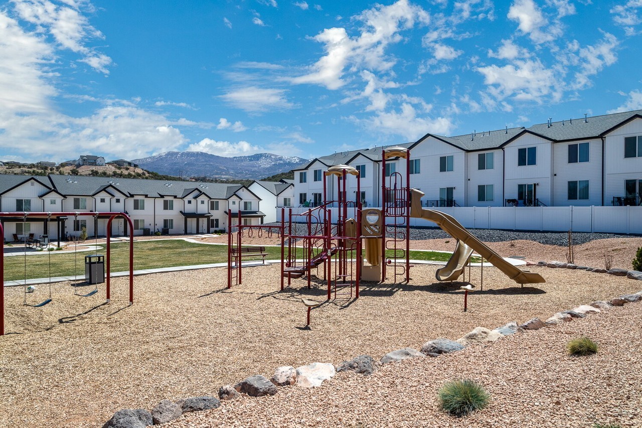 2932 W Ezra Dr - Photo 4 of 4