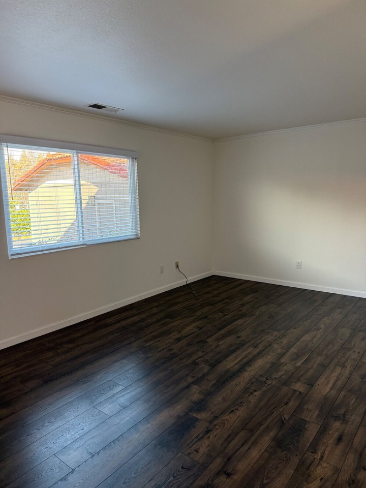543 Tawny Dr - Photo 3 of 33