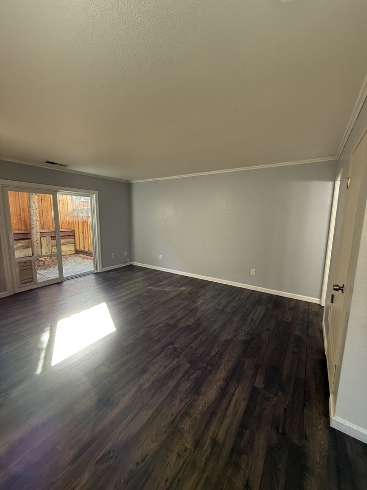 543 Tawny Dr - Photo 5 of 33