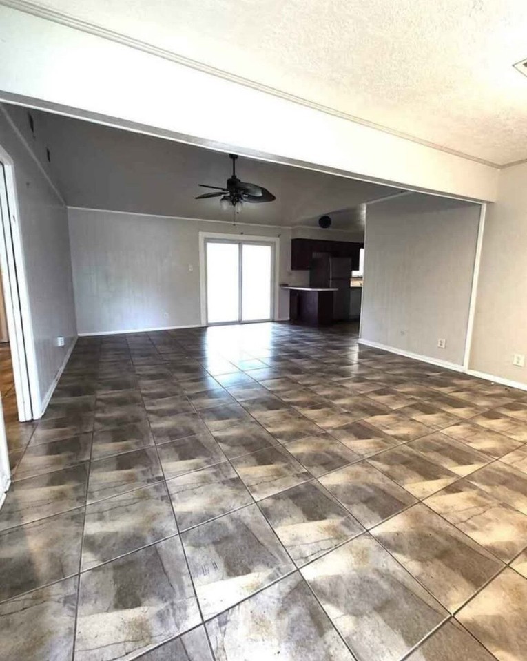 9715 Broun St - Photo 4 of 15