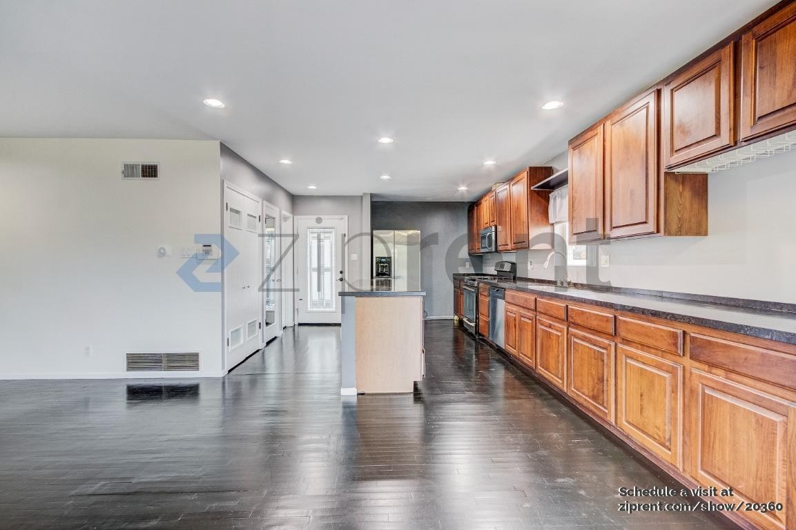 16501 Los Alimos St - Photo 4 of 21