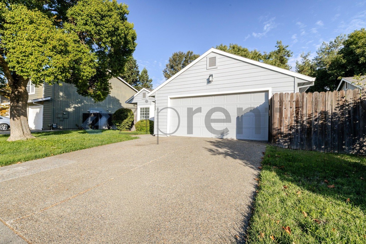 2703 Albany Ave - Photo 4 of 29