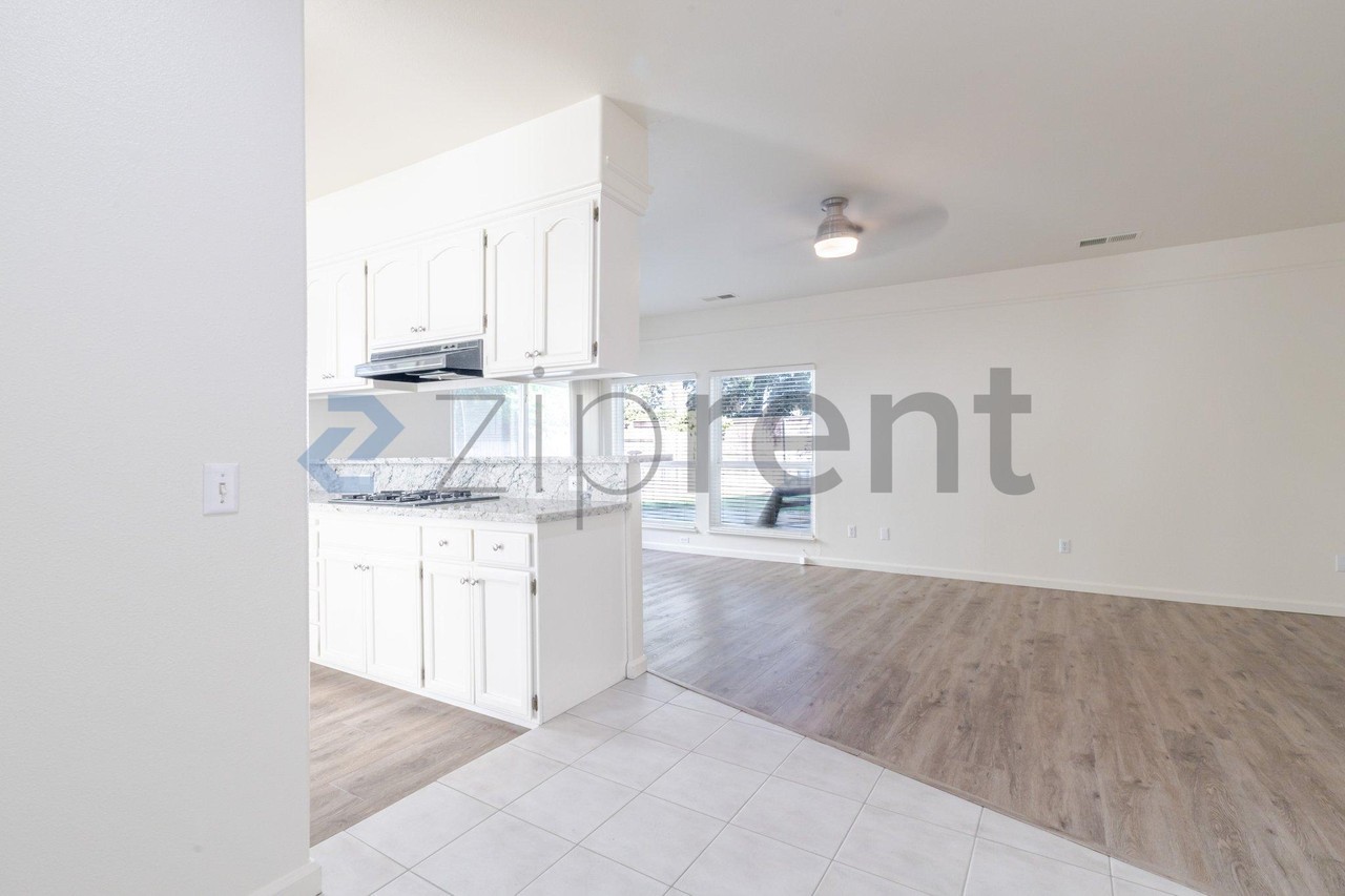2703 Albany Ave - Photo 6 of 29