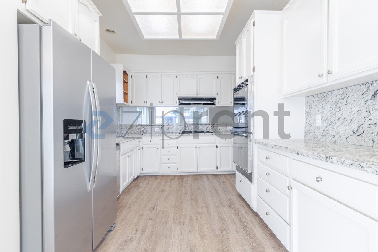 2703 Albany Ave - Photo 7 of 29