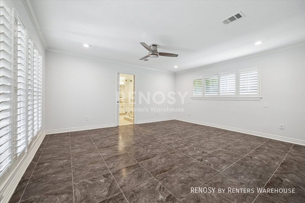 5223 Braesvalley Dr - Photo 3 of 11