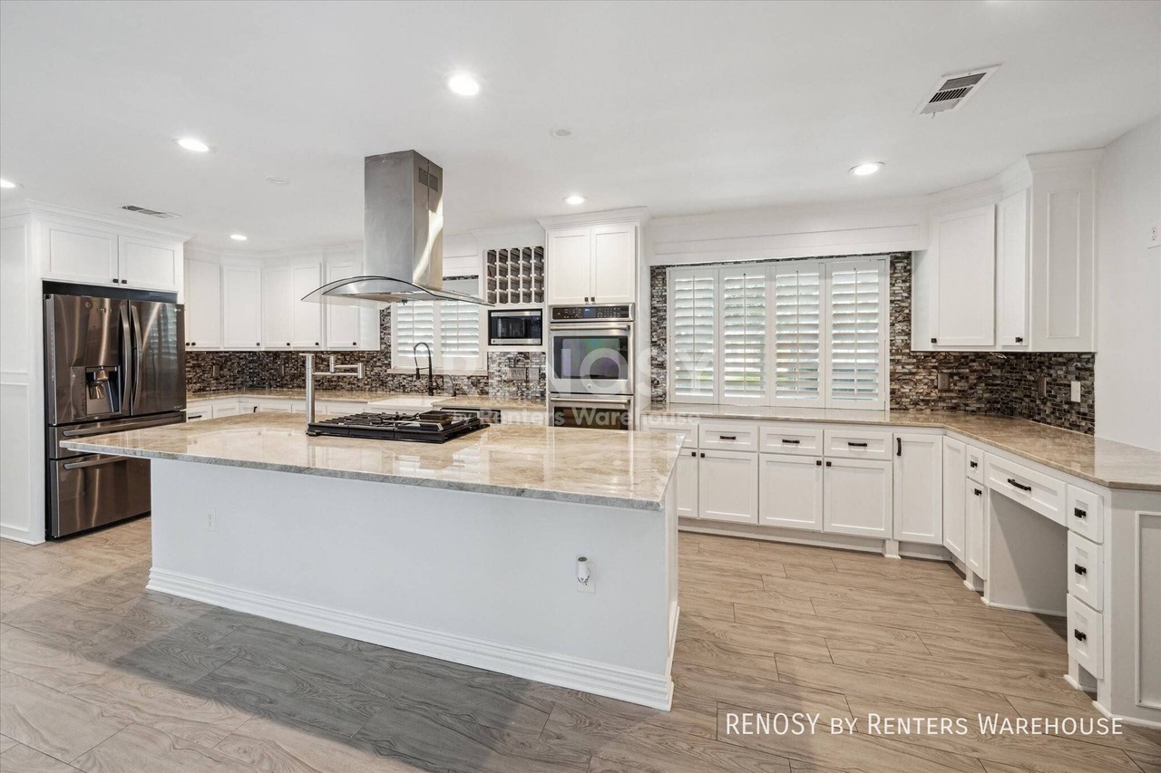 5223 Braesvalley Dr - Photo 4 of 11