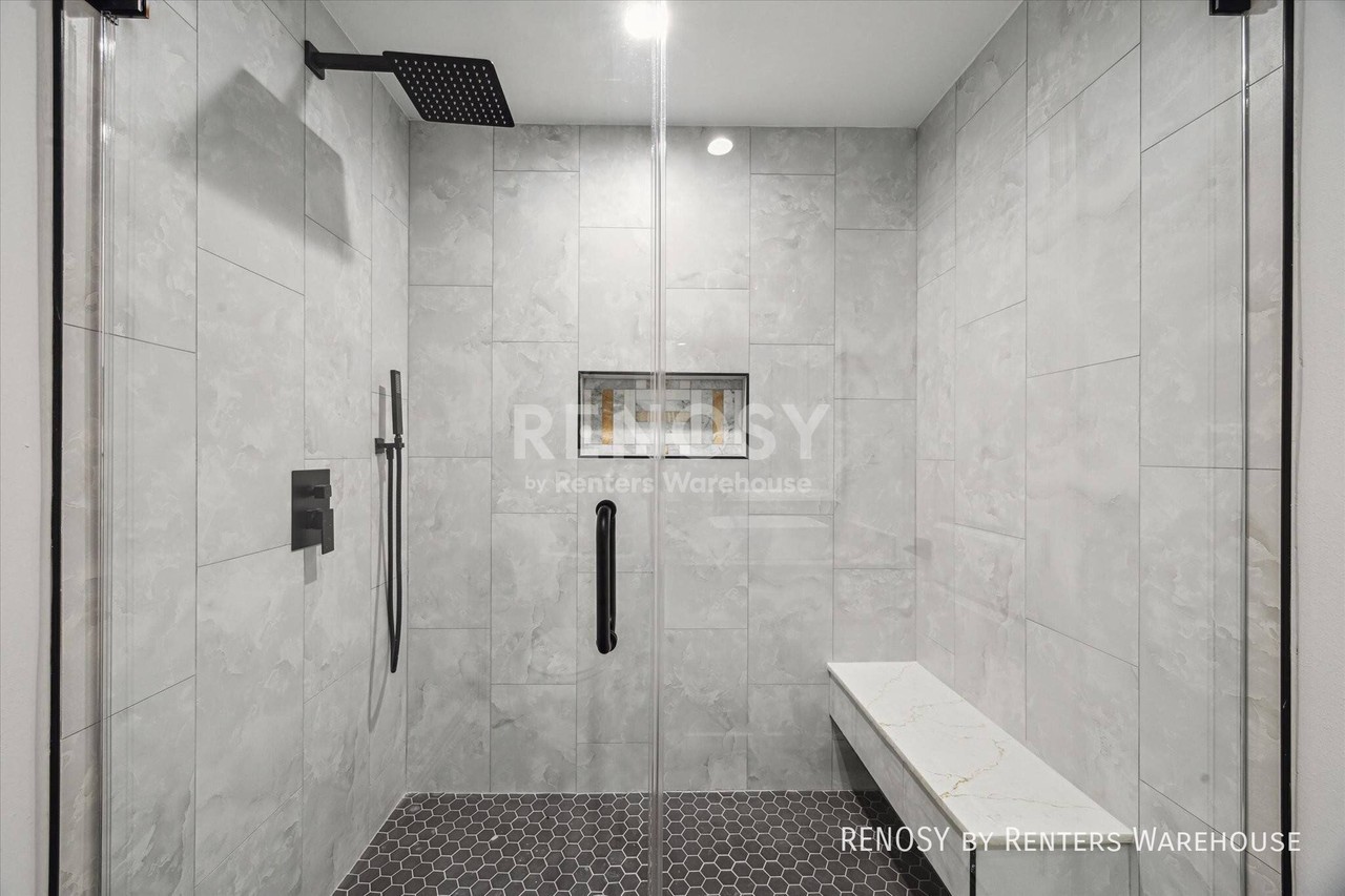 5223 Braesvalley Dr - Photo 5 of 11