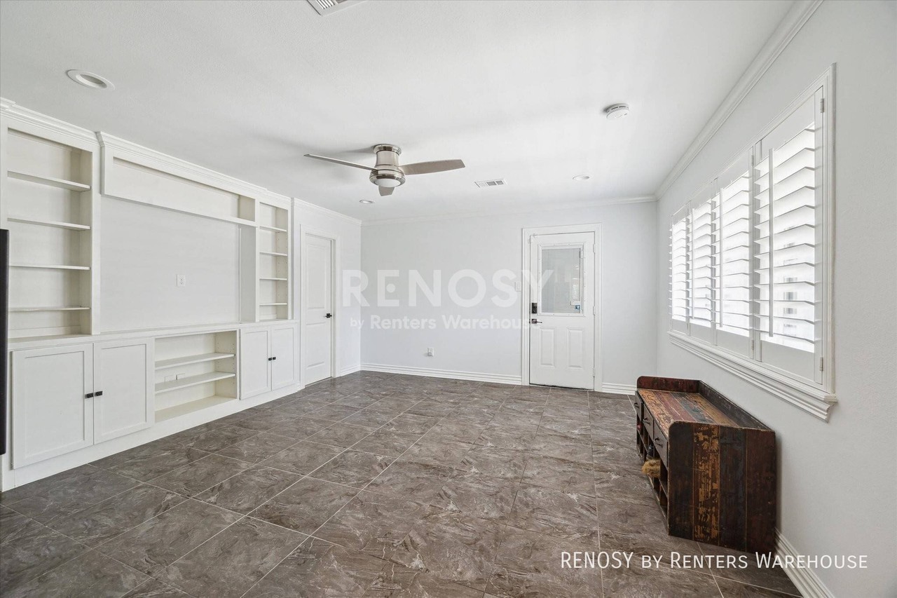 5223 Braesvalley Dr - Photo 6 of 11
