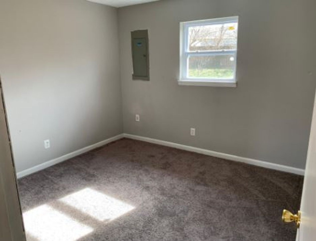 924 Ward Dr - Photo 3 of 9