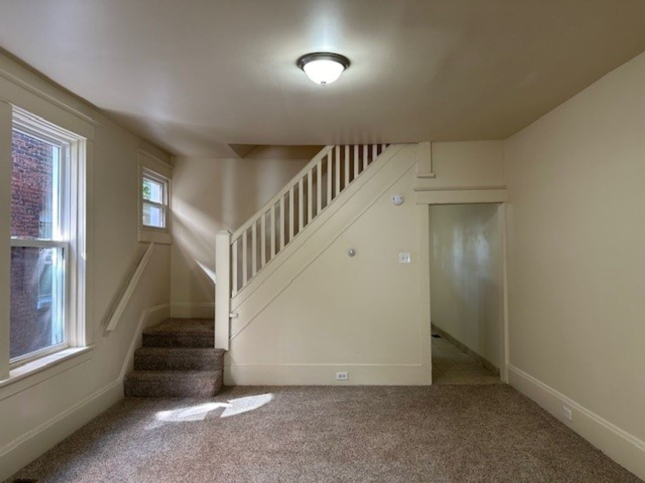 344 Woodbine St - Photo 4 of 12