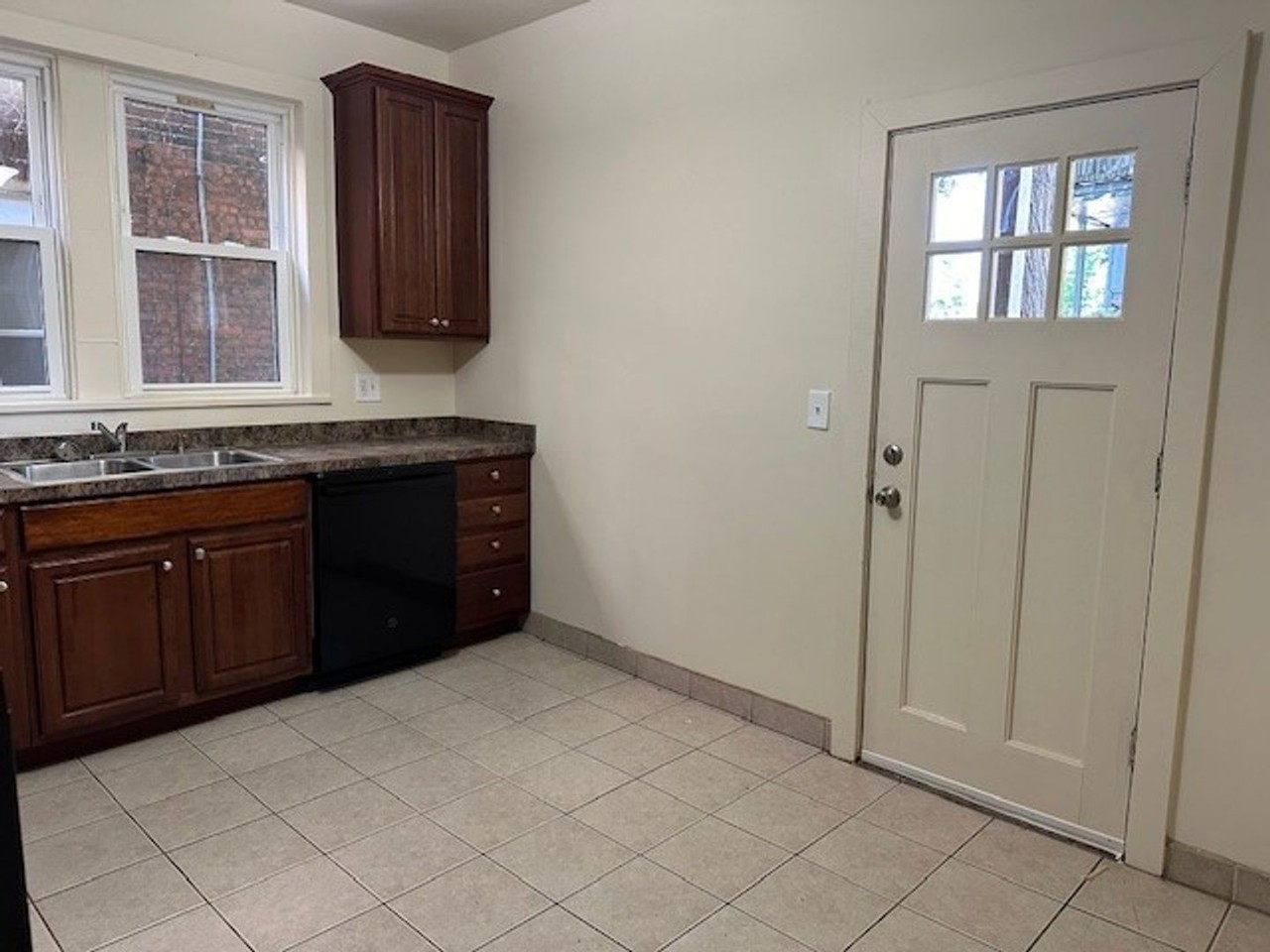 344 Woodbine St - Photo 6 of 12